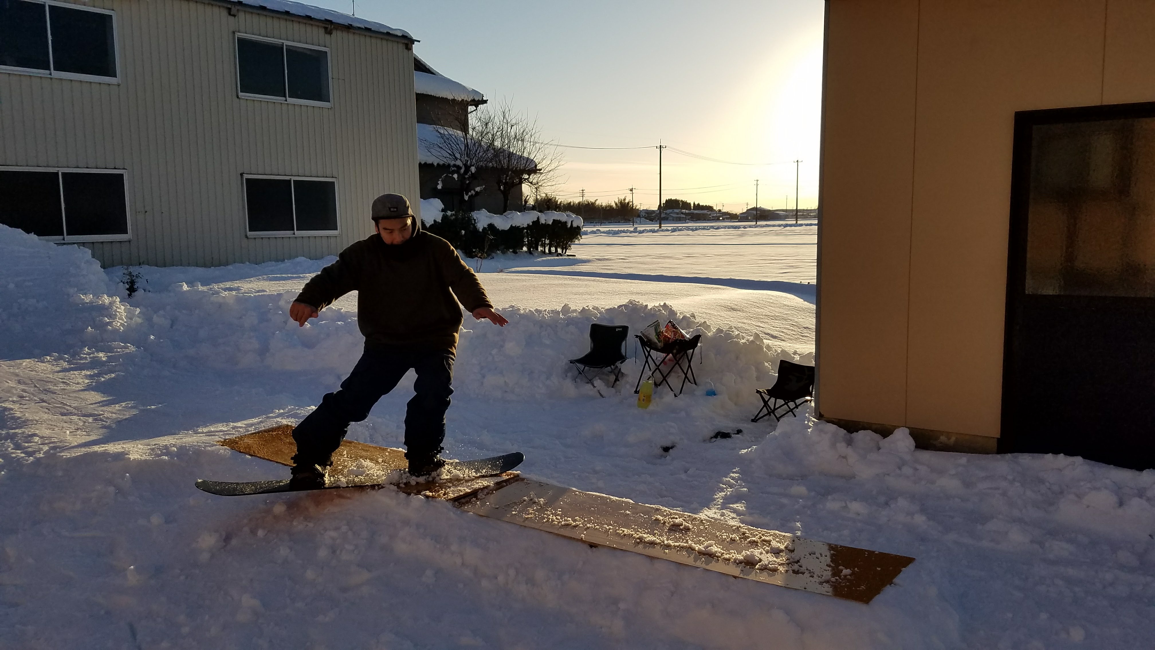 スノーボードのボックスを庭に作りました!! | LINKUP SKATEBOARD SHOP